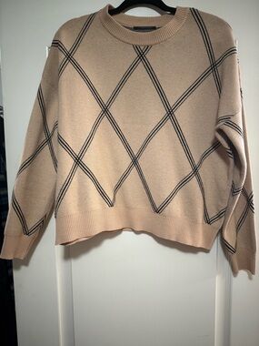 Tahari Beige Crewneck Sweater with Black Diamond Pattern